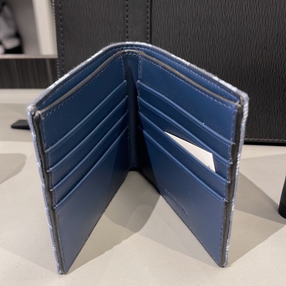 Michael Kors Men’s Women’s Cooper Logo Fabric Billfold Wallet Navy NWT
Unisex - Picture 13 of 16